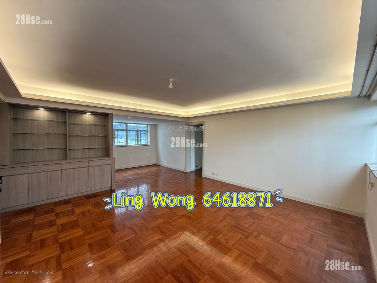 Valiant Court Sell 3 Bedrooms , 2 Bathrooms 1,302 ft²