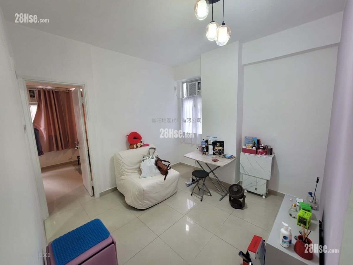 Wah Fat Mansion Sell 2 Bedrooms , 1 Bathroom 349 ft²