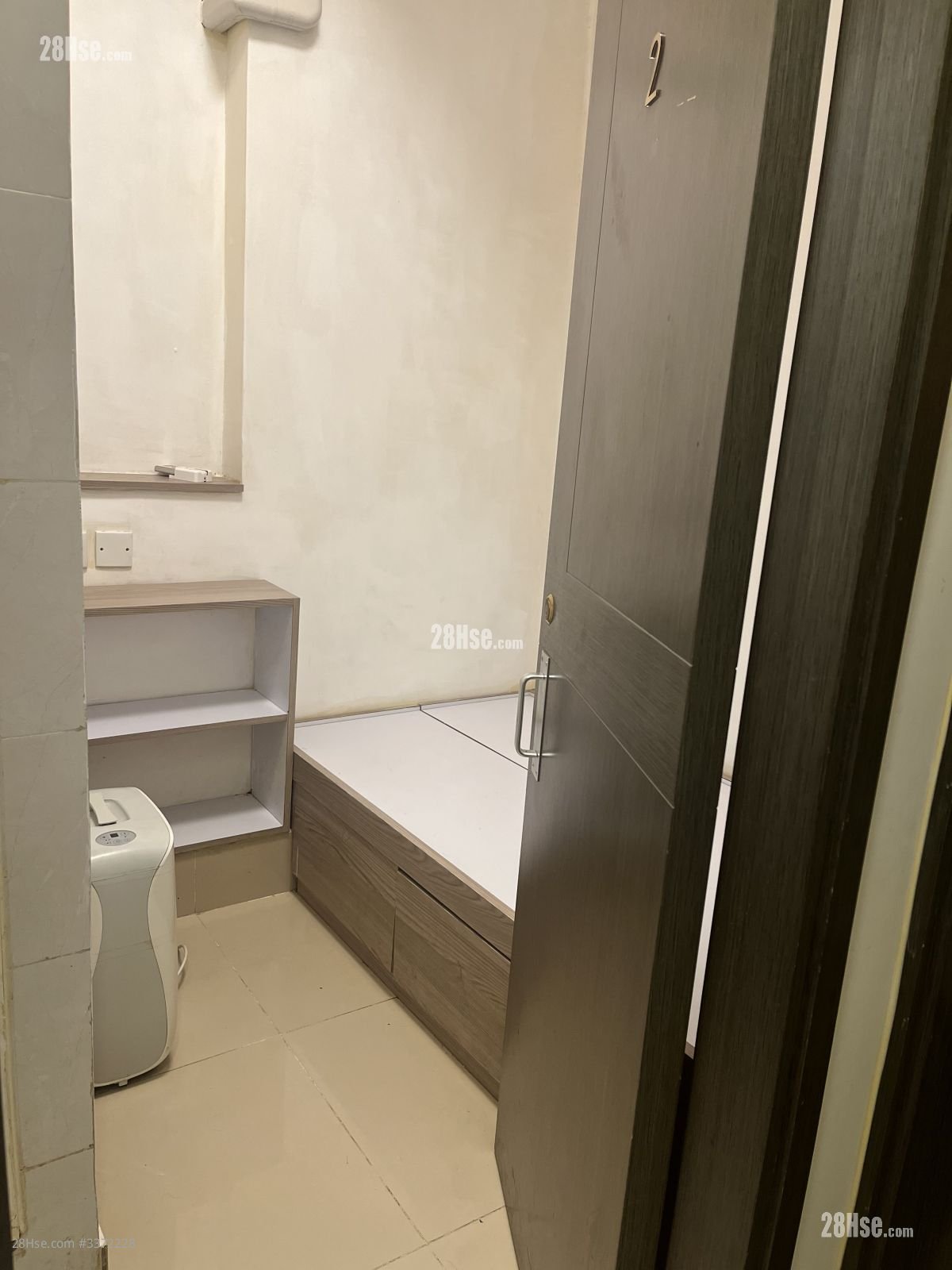 鸭寮街162号 租盘 70 平方尺