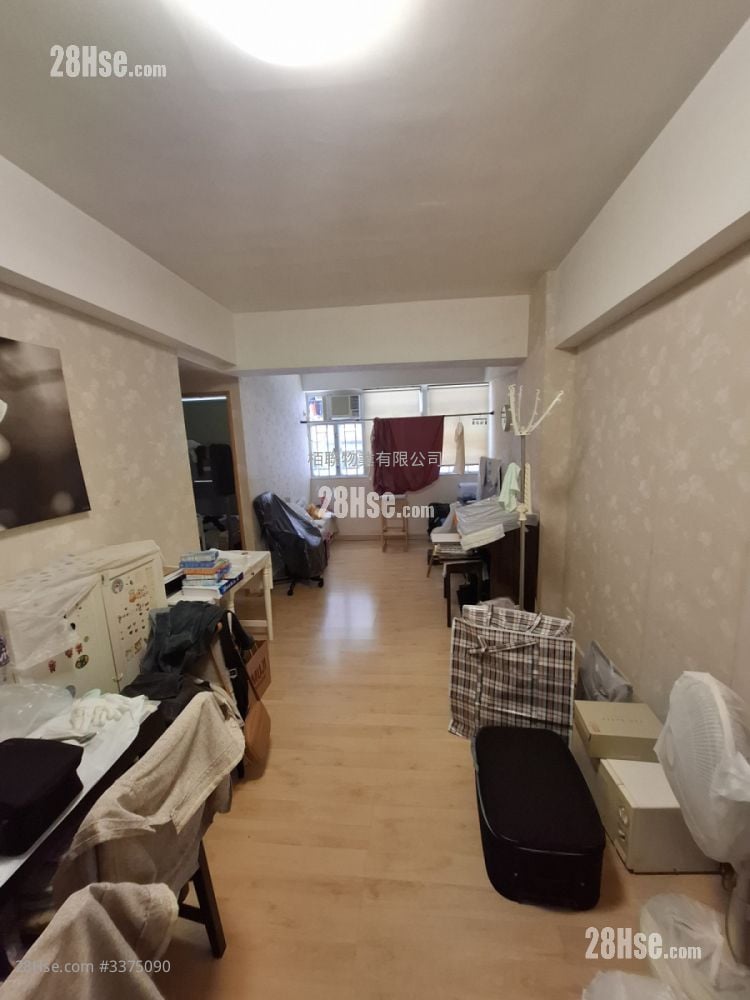 Jade Building Sell 3 Bedrooms , 1 Bathroom 645 ft²