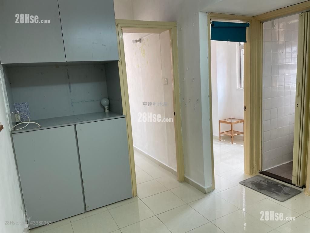 Hung Lee Building Sell 2 Bedrooms , 1 Bathroom 271 ft²