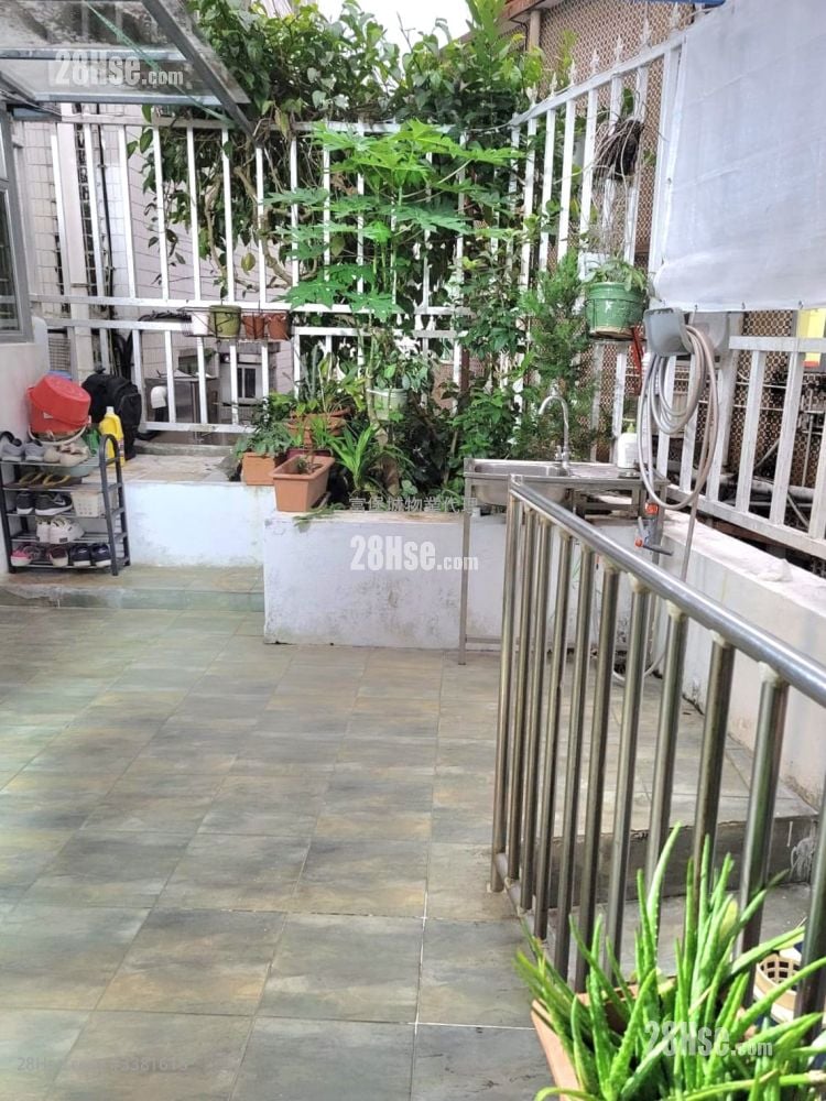 Siu Lek Yuen Sell 3 Bedrooms , 2 Bathrooms 630 ft²