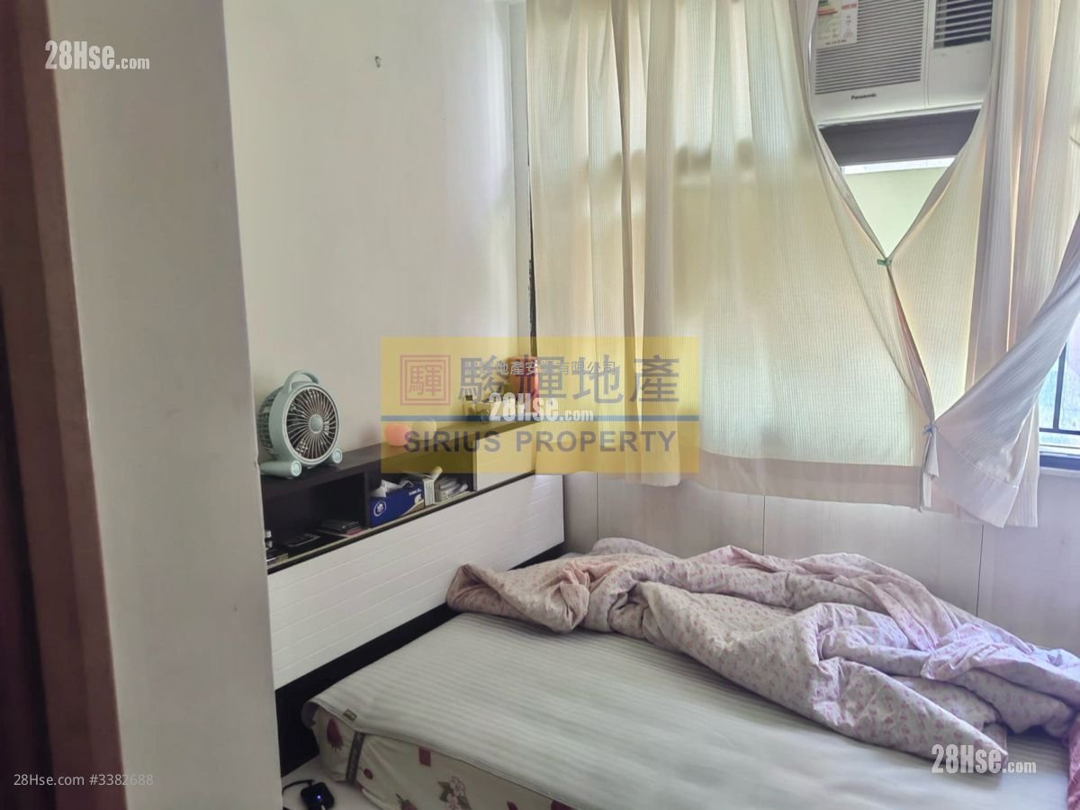 Kim Tak Building Sell 3 Bedrooms , 1 Bathroom 611 ft²