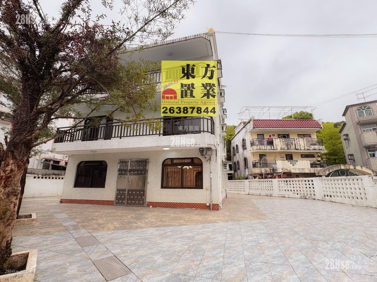 Village Rental 5+ Bedrooms , 4 Bathrooms 2,100 ft²