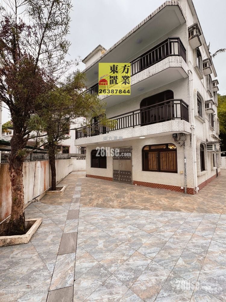 Village Rental 5+ Bedrooms , 4 Bathrooms 2,100 ft²