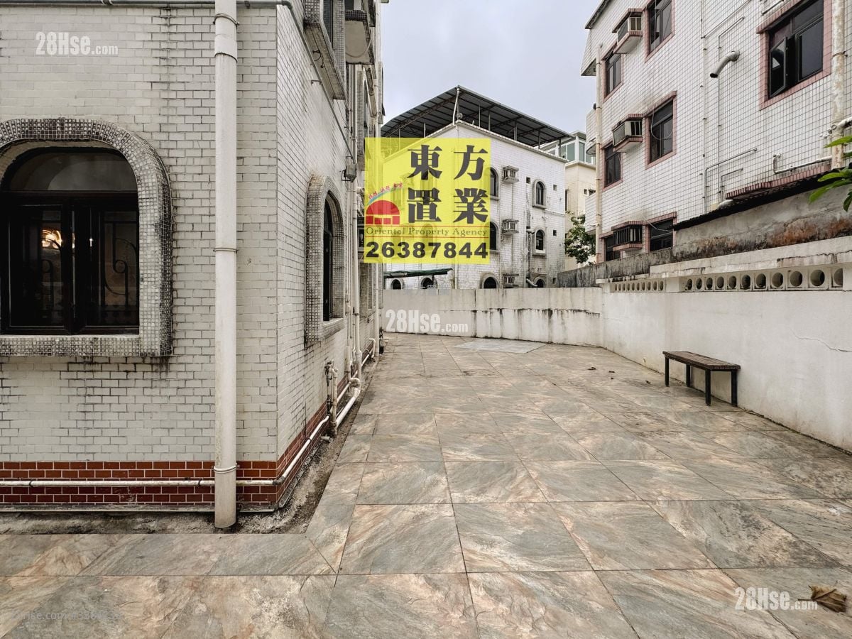 Village Rental 5+ Bedrooms , 4 Bathrooms 2,100 ft²