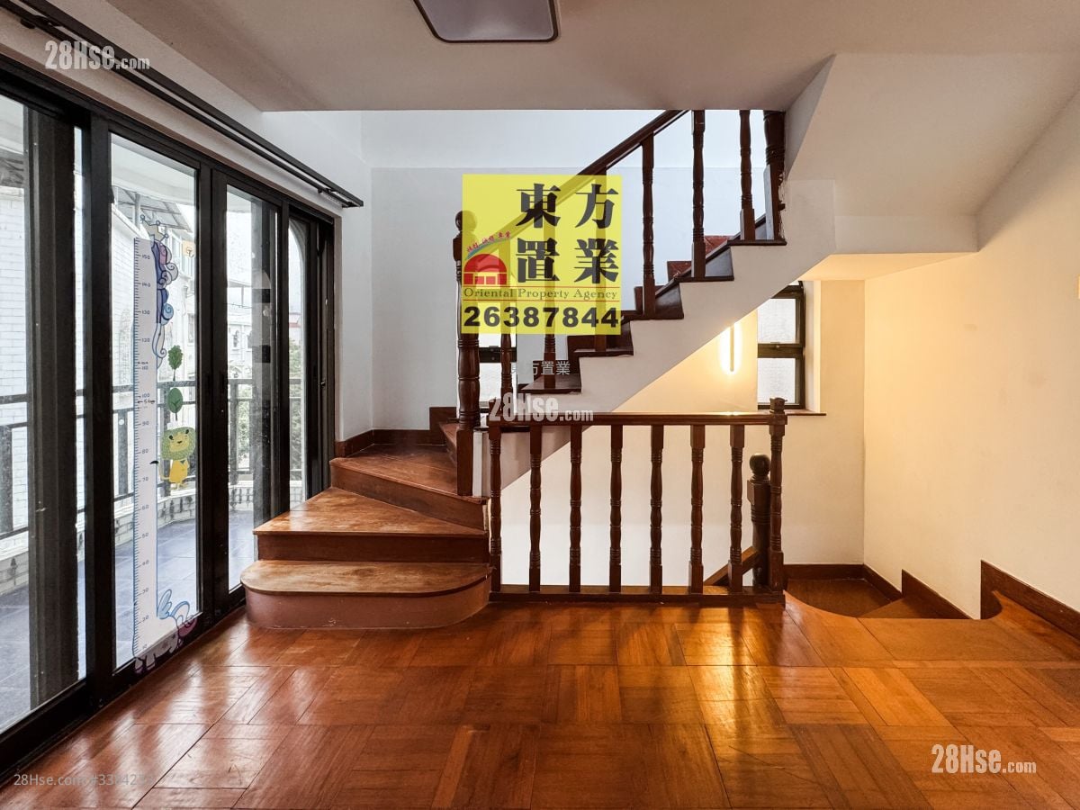 Village Rental 5+ Bedrooms , 4 Bathrooms 2,100 ft²