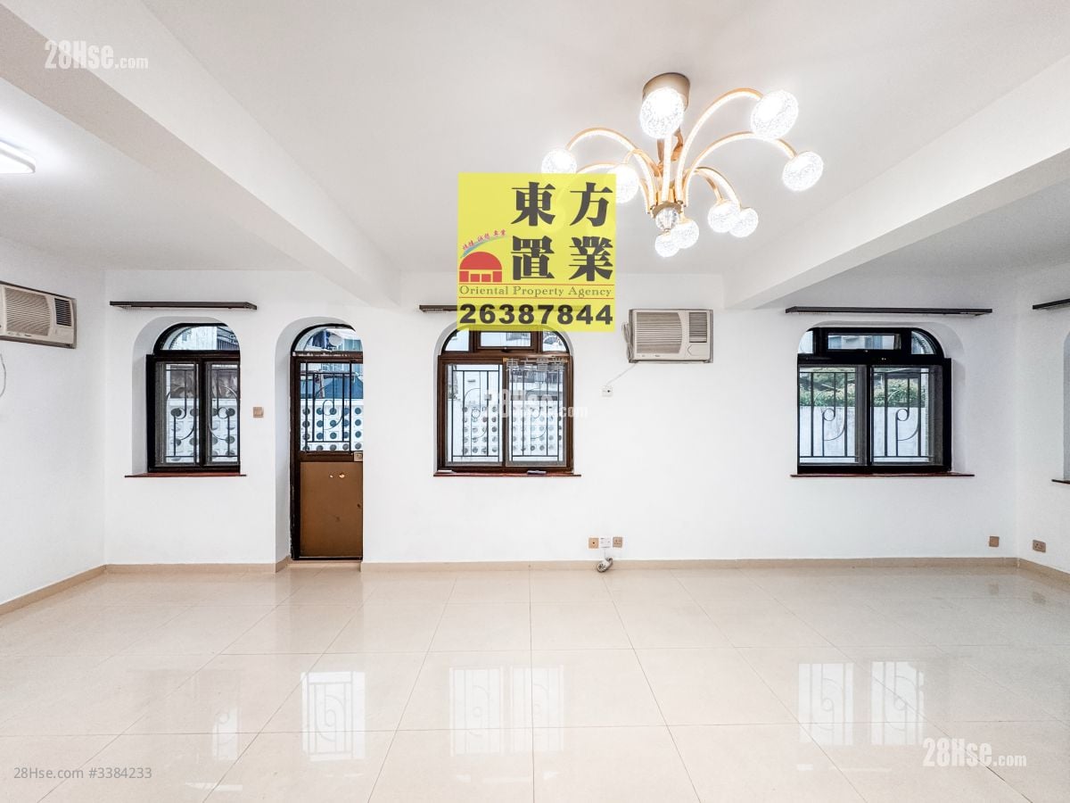 Village Rental 5+ Bedrooms , 4 Bathrooms 2,100 ft²