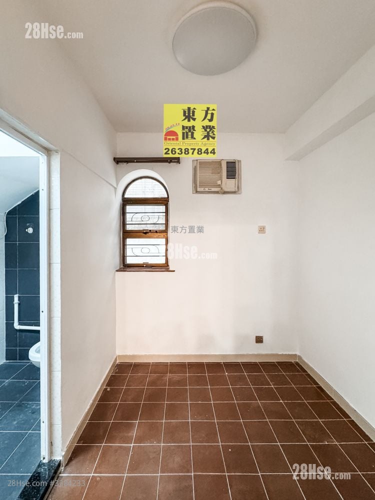 Village Rental 5+ Bedrooms , 4 Bathrooms 2,100 ft²