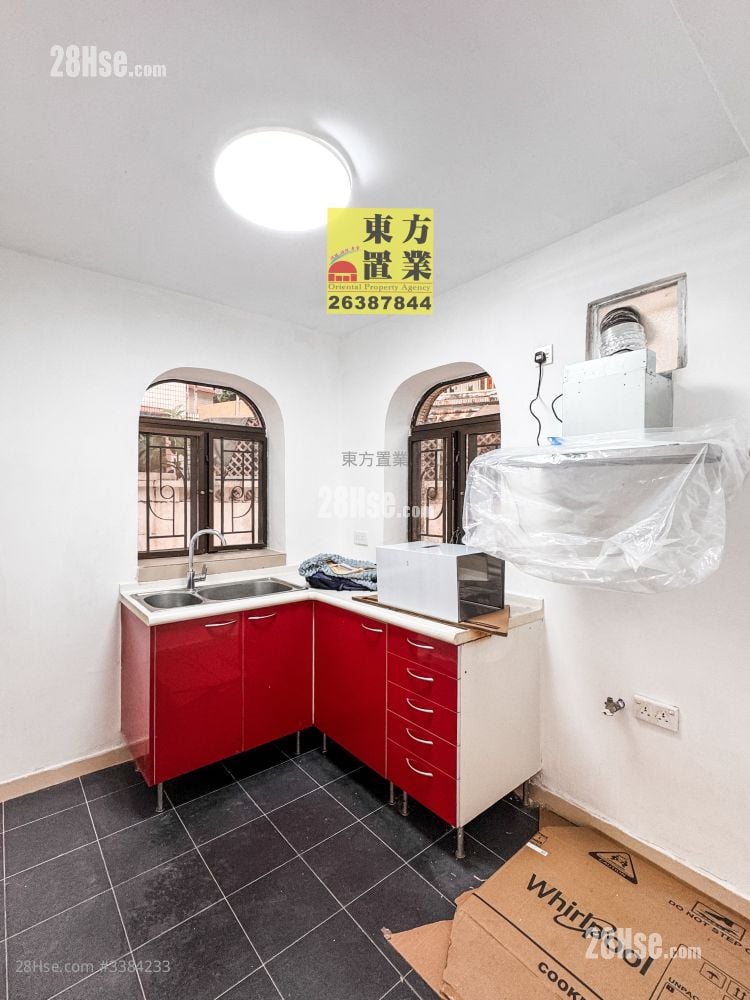 Village Rental 5+ Bedrooms , 4 Bathrooms 2,100 ft²