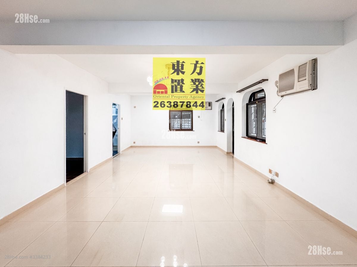 Village Rental 5+ Bedrooms , 4 Bathrooms 2,100 ft²