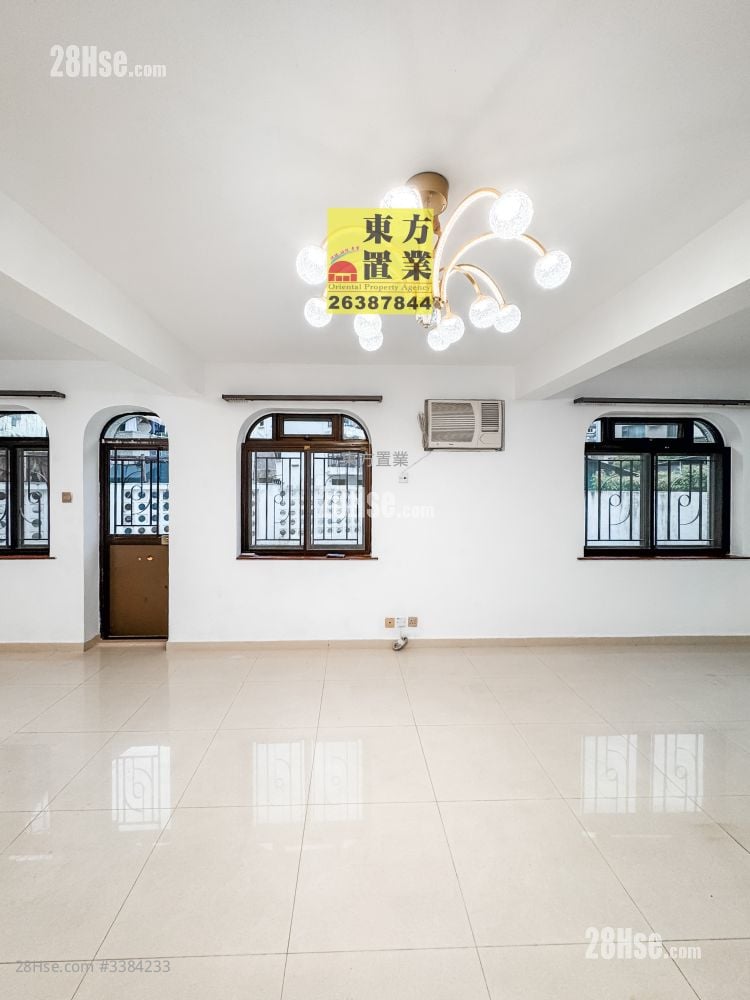 Village Rental 5+ Bedrooms , 4 Bathrooms 2,100 ft²