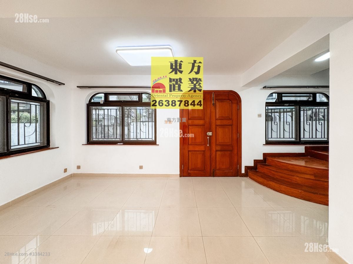 Village Rental 5+ Bedrooms , 4 Bathrooms 2,100 ft²