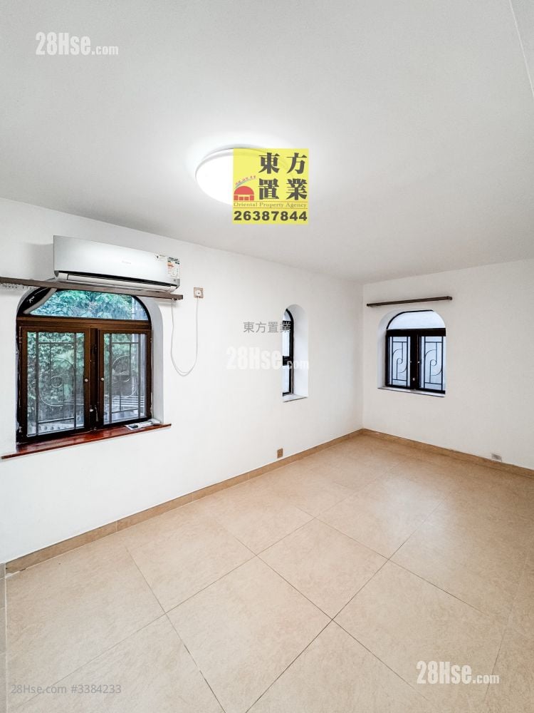 Village Rental 5+ Bedrooms , 4 Bathrooms 2,100 ft²