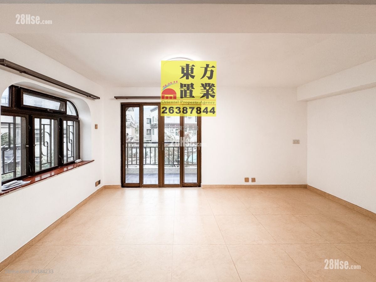 Village Rental 5+ Bedrooms , 4 Bathrooms 2,100 ft²