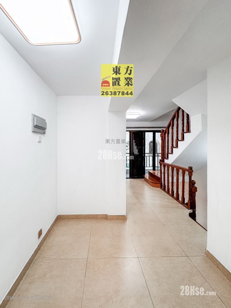 Village Rental 5+ Bedrooms , 4 Bathrooms 2,100 ft²