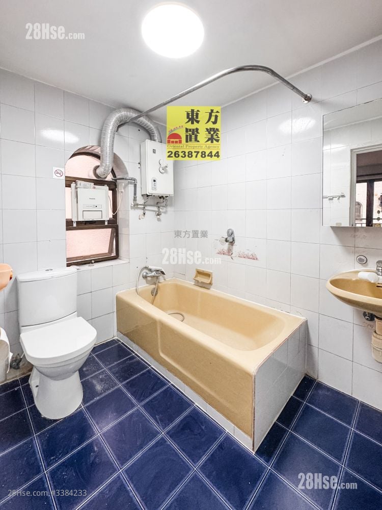 Village Rental 5+ Bedrooms , 4 Bathrooms 2,100 ft²