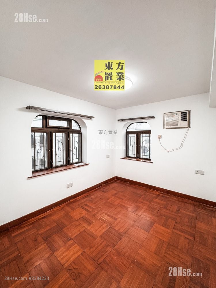 Village Rental 5+ Bedrooms , 4 Bathrooms 2,100 ft²