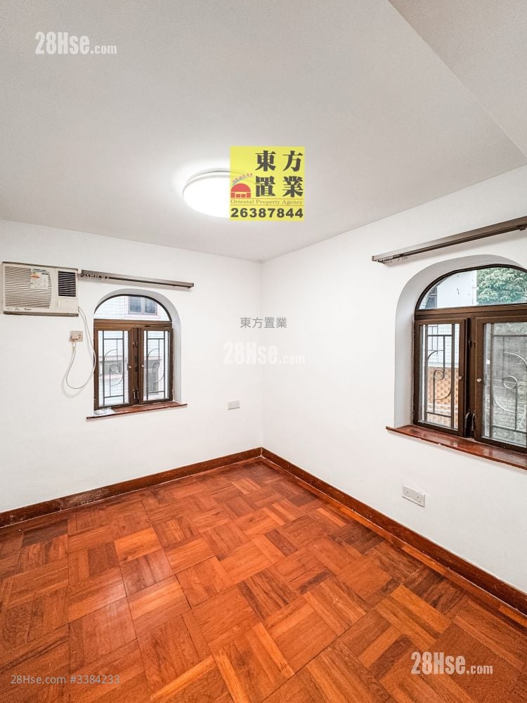 Village Rental 5+ Bedrooms , 4 Bathrooms 2,100 ft²