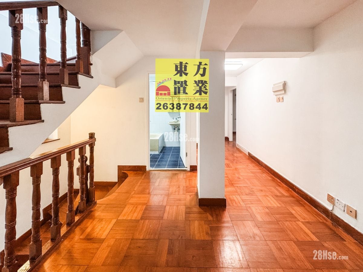 Village Rental 5+ Bedrooms , 4 Bathrooms 2,100 ft²