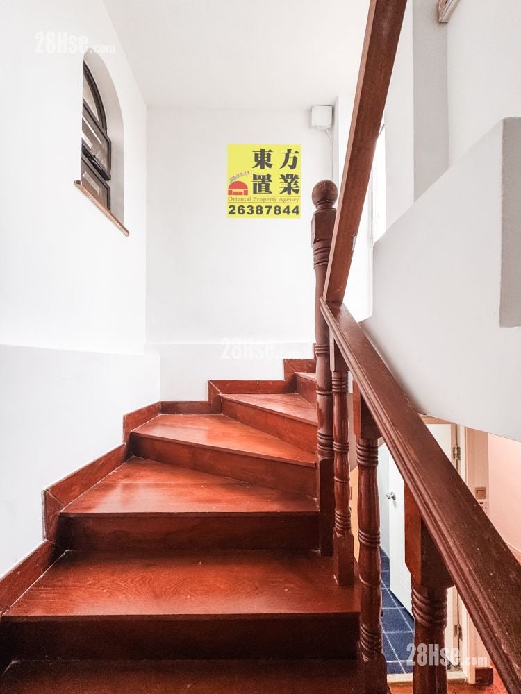 Village Rental 5+ Bedrooms , 4 Bathrooms 2,100 ft²