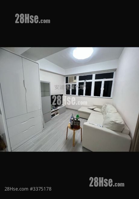 Jade Building Sell 3 Bedrooms , 1 Bathroom 650 ft²