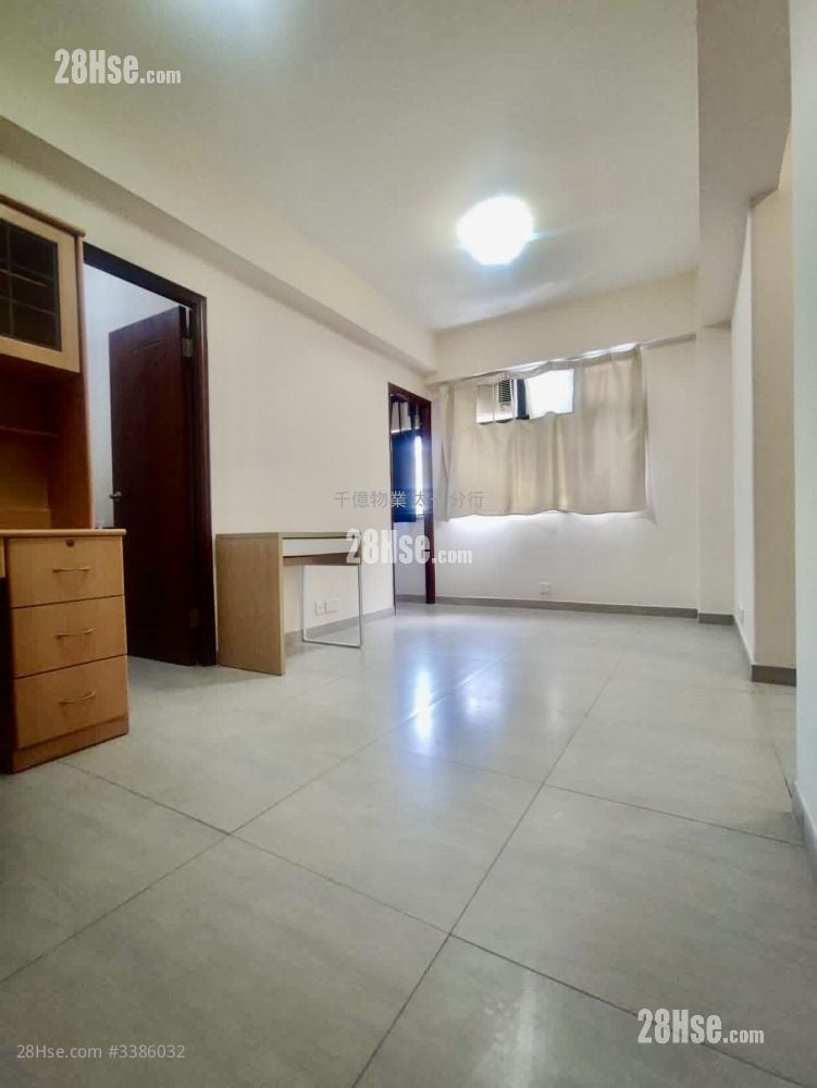 Hang Tung Building Sell 2 Bedrooms , 1 Bathroom 372 ft²
