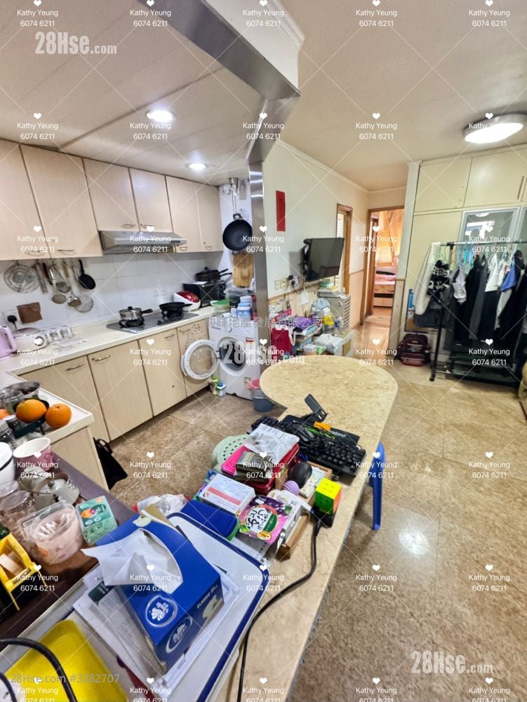 Kim Tak Building Sell 3 Bedrooms , 3 Bathrooms 611 ft²