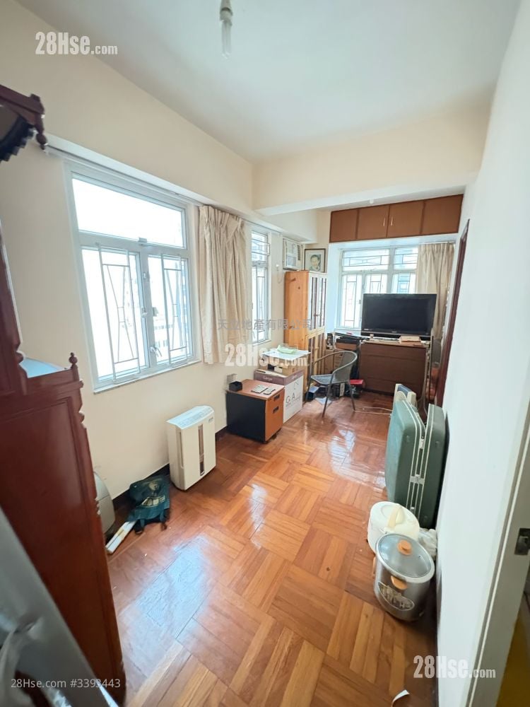 Ka Fung Building Sell 2 Bedrooms , 1 Bathroom 325 ft²