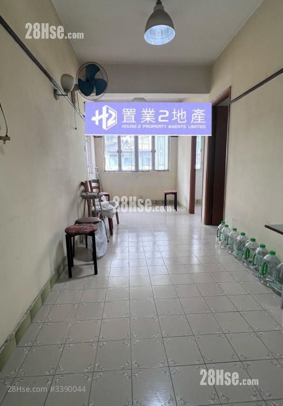Chung Hing Building Sell 3 Bedrooms , 1 Bathroom 406 ft²