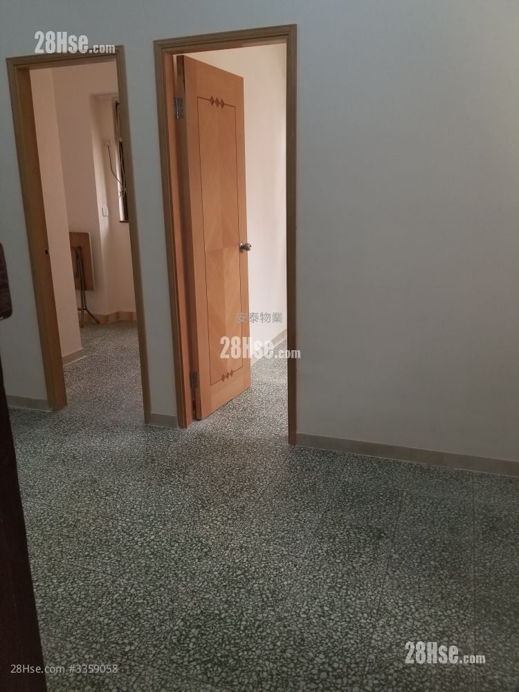 On Fai Building Rental 2 Bedrooms , 1 Bathroom 284 ft²
