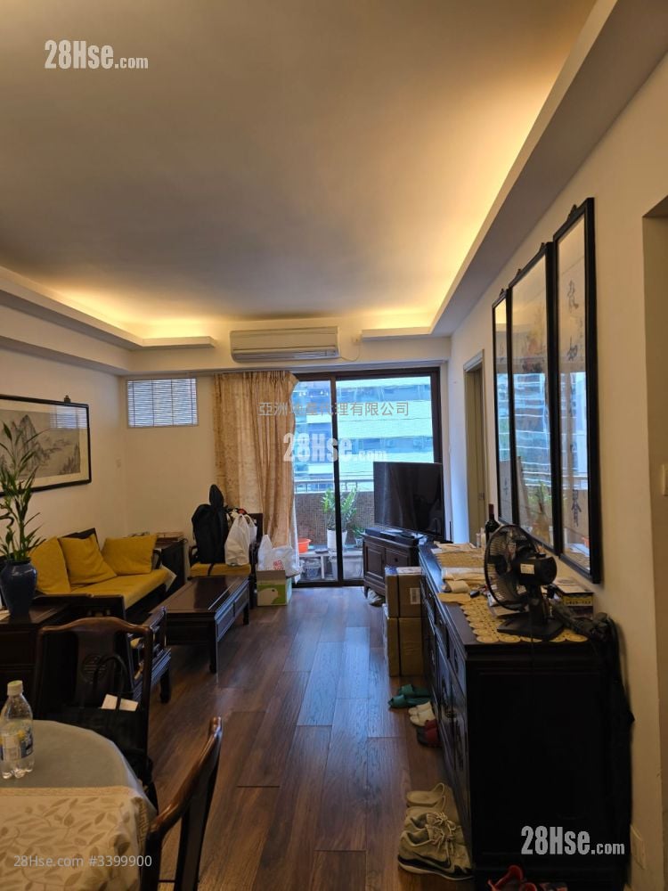 Cornell Court Sell 924 ft²