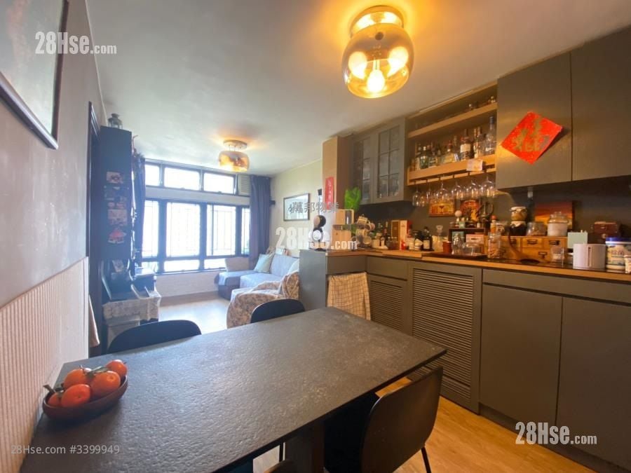 Chung Nga Court Sell 3 Bedrooms , 2 Bathrooms 598 ft²