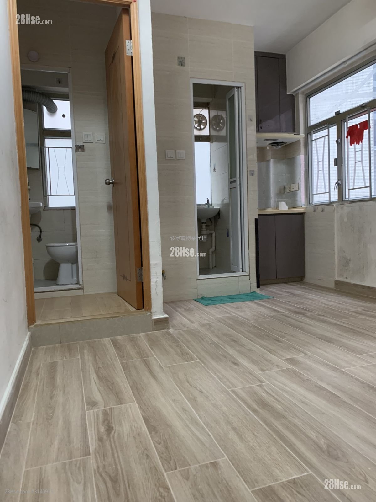 Hong Tai Building Sell 2 Bedrooms , 1 Bathroom 215 ft²