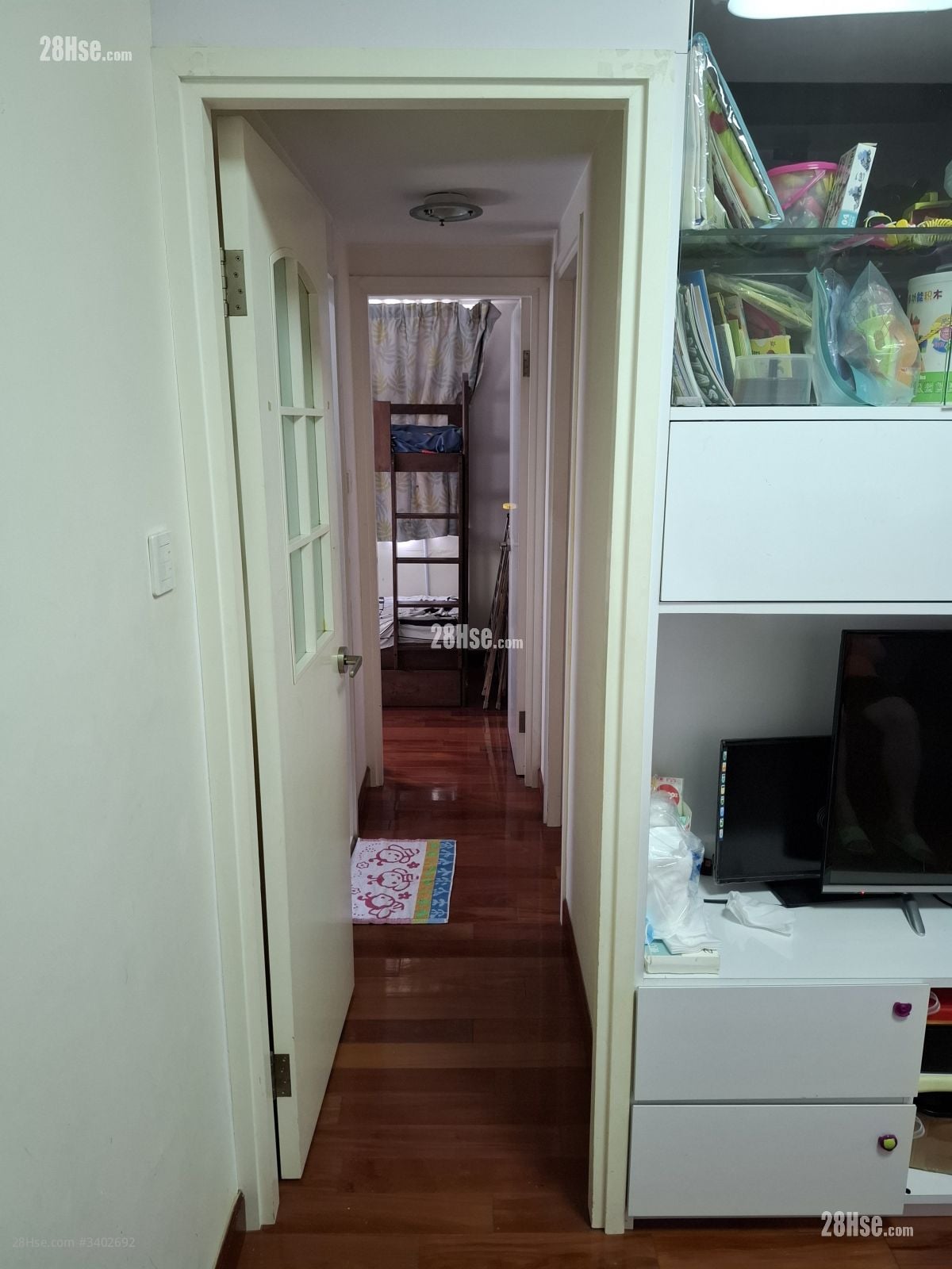 Tak Bo Building Rental 2 Bedrooms , 1 Bathroom 389 ft²