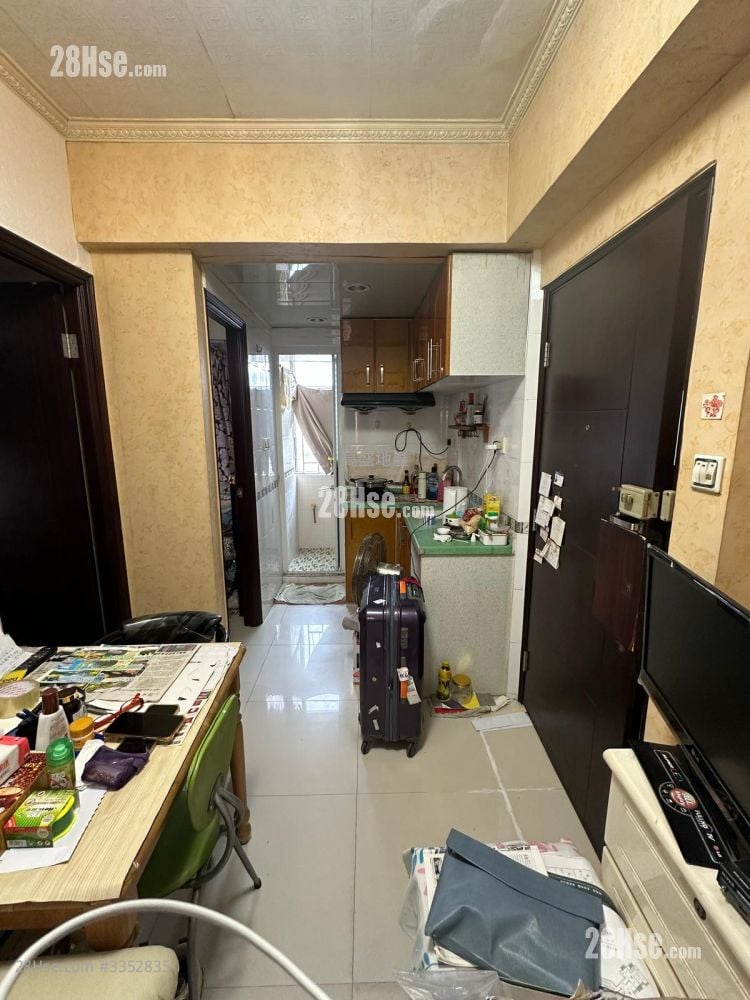 Hung Hing Mansion Sell 2 Bedrooms , 1 Bathroom 225 ft²