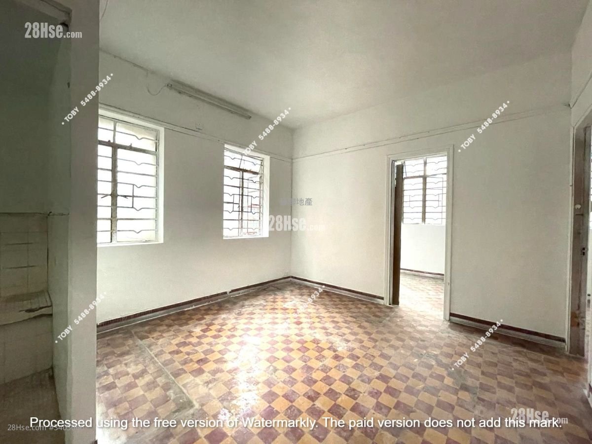 Hip Kwan House Sell 3 Bedrooms , 1 Bathroom 481 ft²