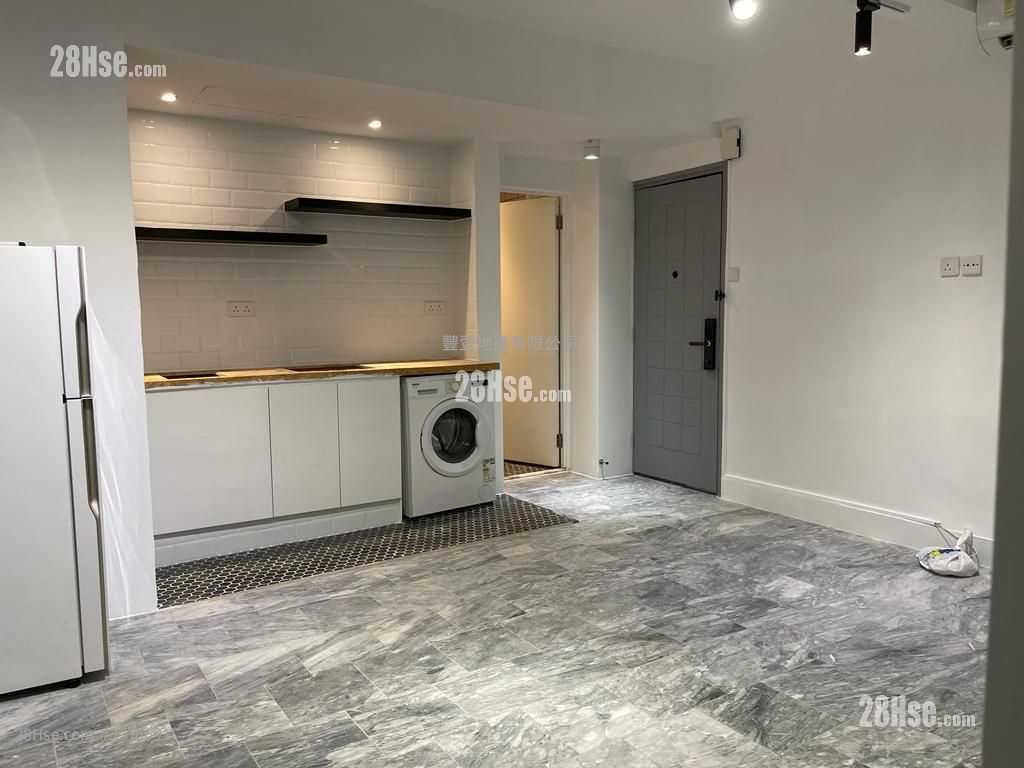 Caroline Hill Court Sell 2 Bedrooms , 1 Bathroom 492 ft²
