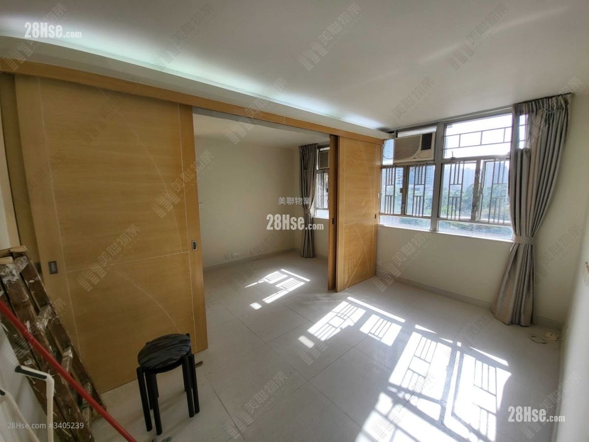 Lung Poon Court Sell 2 Bedrooms 383 ft²