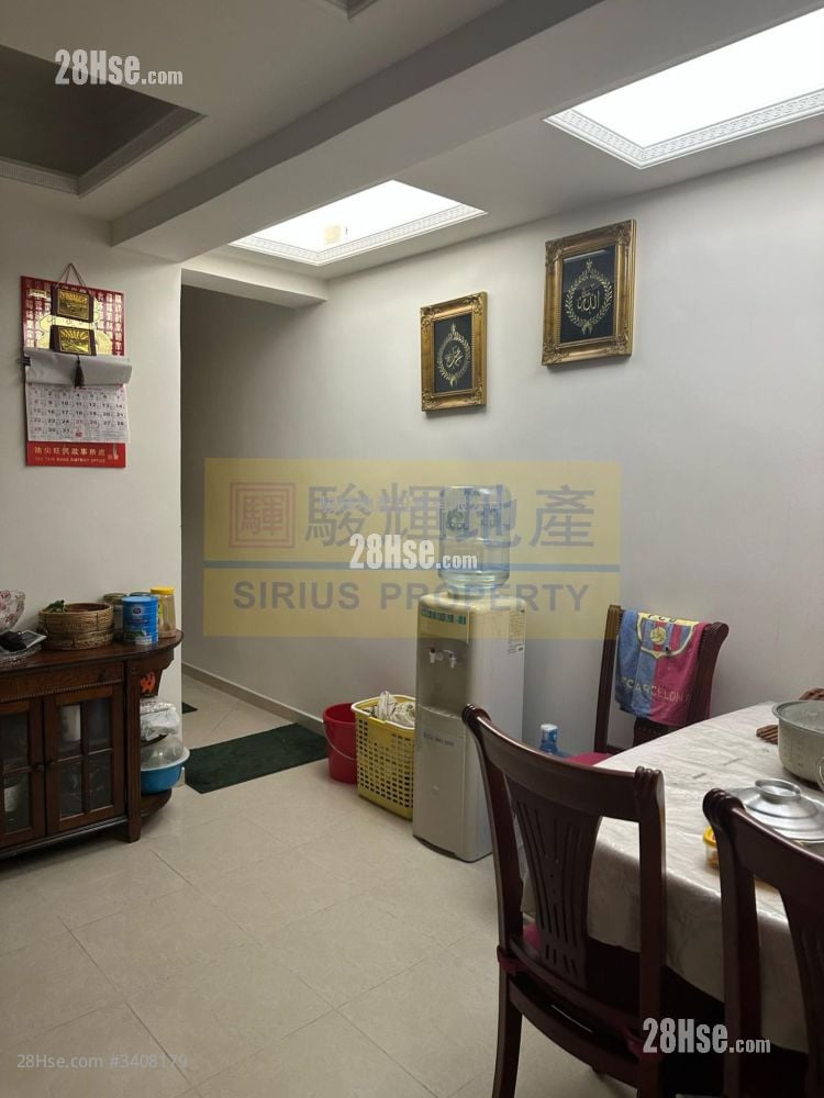 Luen Tak Building Sell 3 Bedrooms , 1 Bathroom 612 ft²