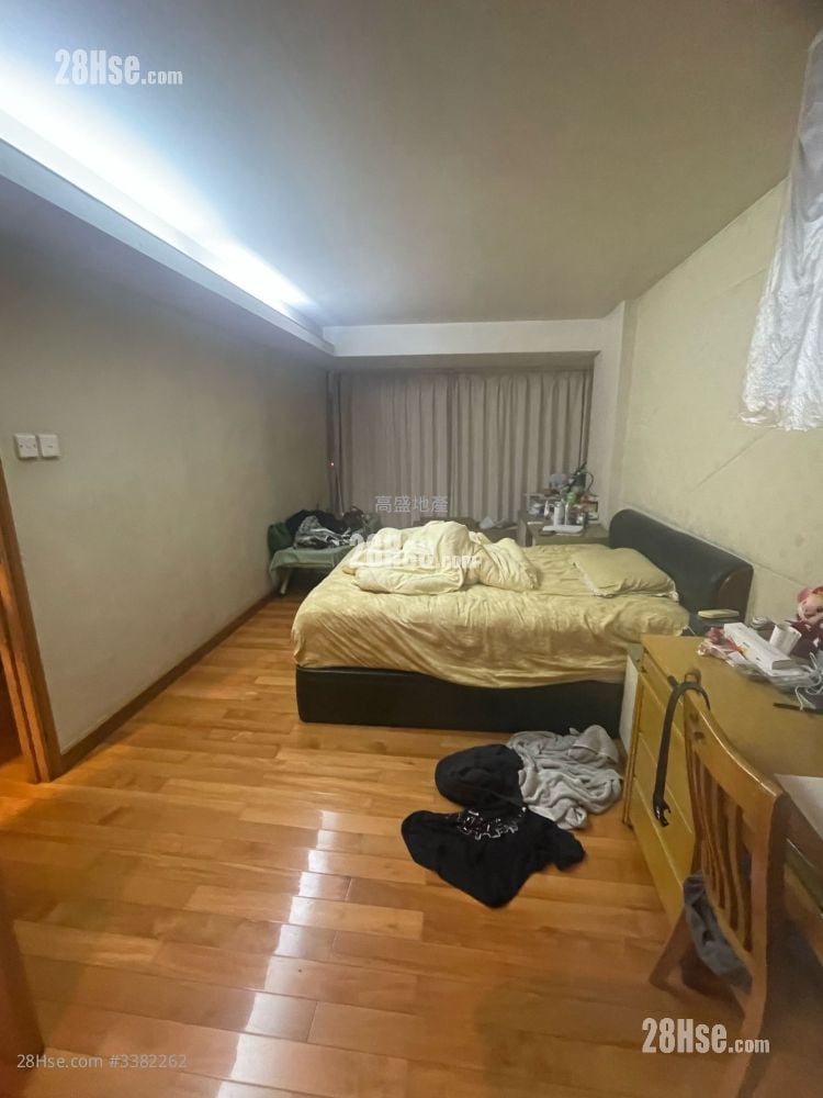 Shamshuipo Building Sell 3 Bedrooms , 2 Bathrooms 635 ft²