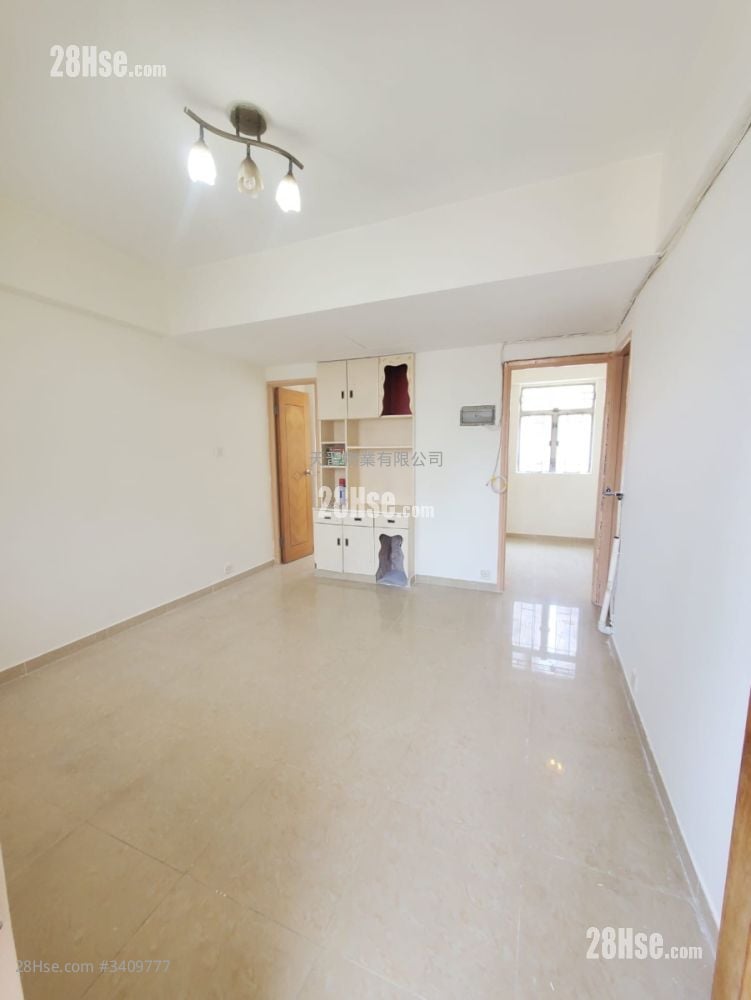 Ming Yuet Building Sell 2 Bedrooms , 1 Bathroom 302 ft²