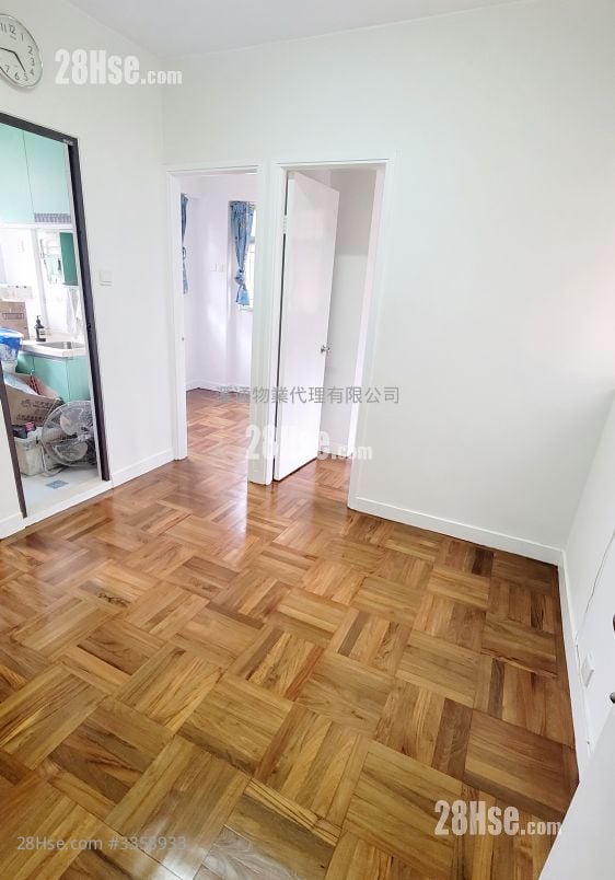 Hoi On Building Sell 2 Bedrooms , 1 Bathroom 264 ft²