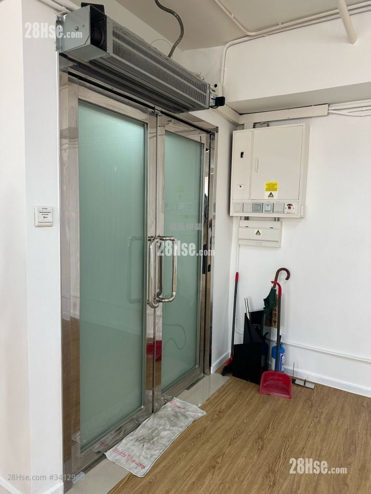 Shing Yip Industrial Building Rental 793 ft²