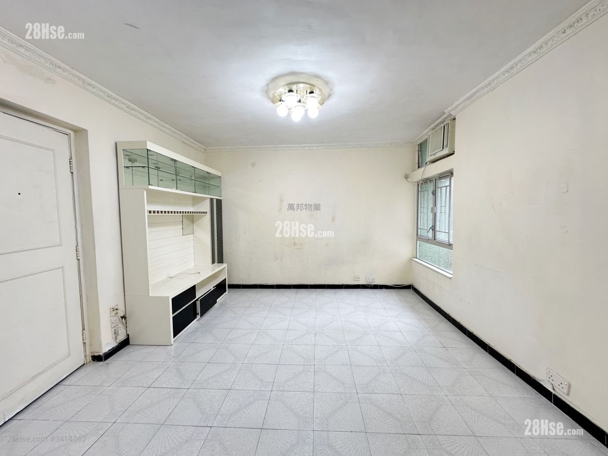 Chung Nga Court Sell 2 Bedrooms , 1 Bathroom 443 ft²