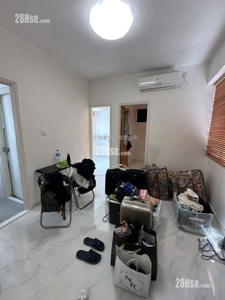 Hing Bong Mansion Sell 2 Bedrooms , 1 Bathroom 294 ft²