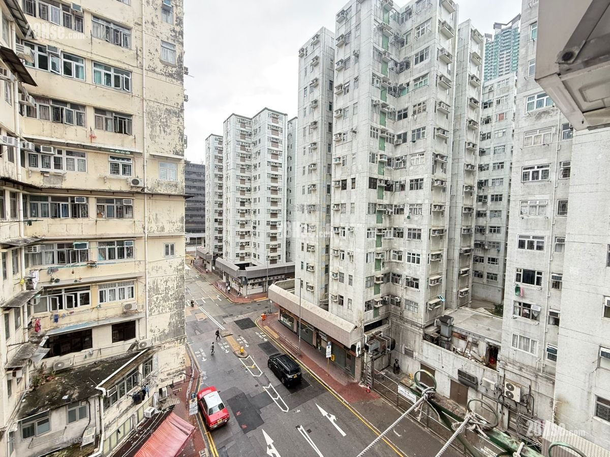 On Hing Mansion Sell 3 Bedrooms , 1 Bathroom 540 ft²