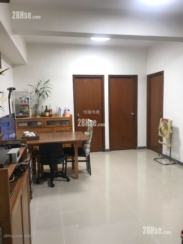 Kwong Fung House Sell 3 Bedrooms , 1 Bathroom 569 ft²
