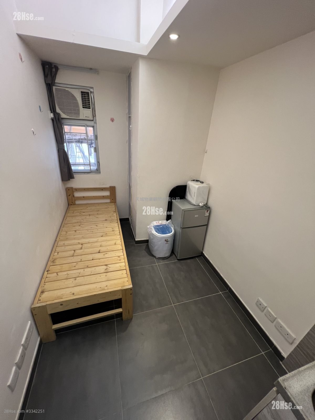 Kam Sing Building Rental Studio , 1 Bathroom 120 ft²