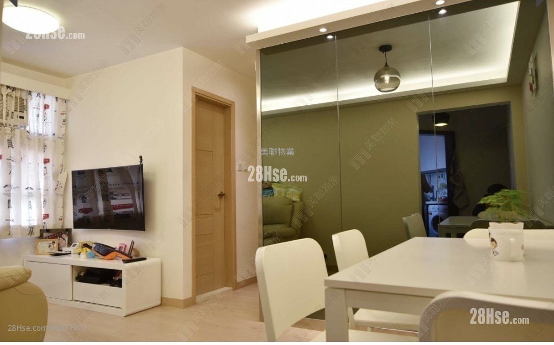 Siu Hong Court Sell 2 Bedrooms 414 ft²